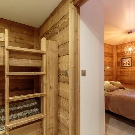 Beautiful Wooden In Holiday home *